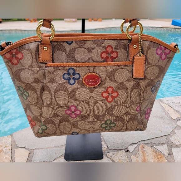 Coach Classic Peyton Clover Tote - Picture 1 of 15